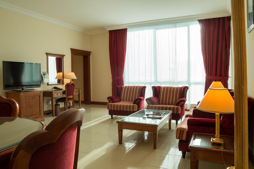 Grand Excelsior Hotel ชาร์จาห์ ภายนอก รูปภาพ