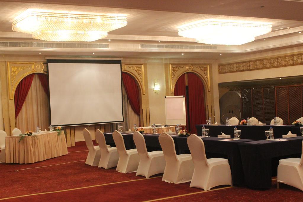 Grand Excelsior Hotel ชาร์จาห์ ภายนอก รูปภาพ