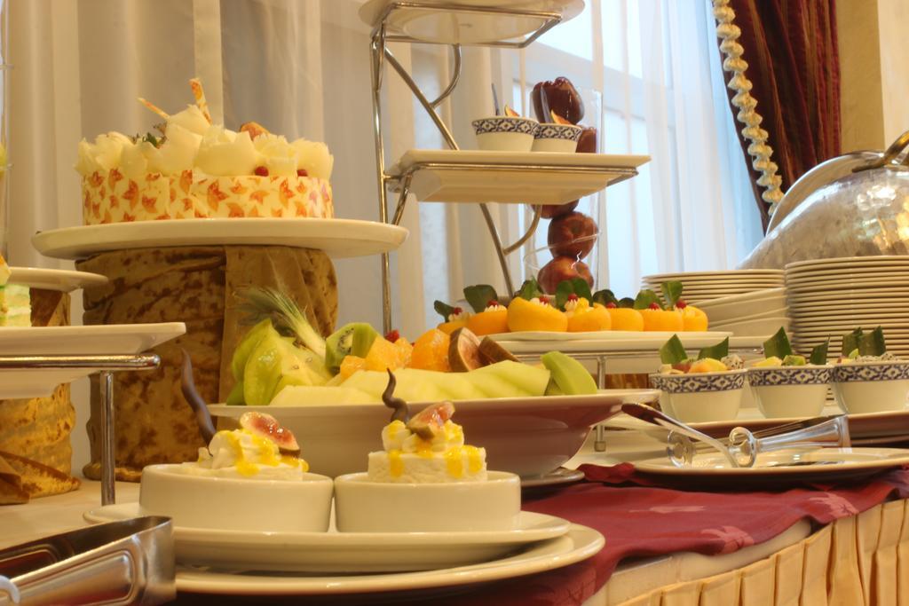 Grand Excelsior Hotel ชาร์จาห์ ภายนอก รูปภาพ